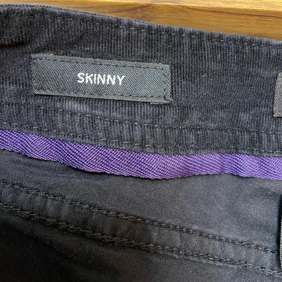 A.n.a size 28/6 black velvet corduroy skinny jeans - Picture 6 of 6